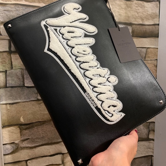 VALENTINO GARAVANI Leather logo UNISEX LG zip clutch - Picture 16 of 16